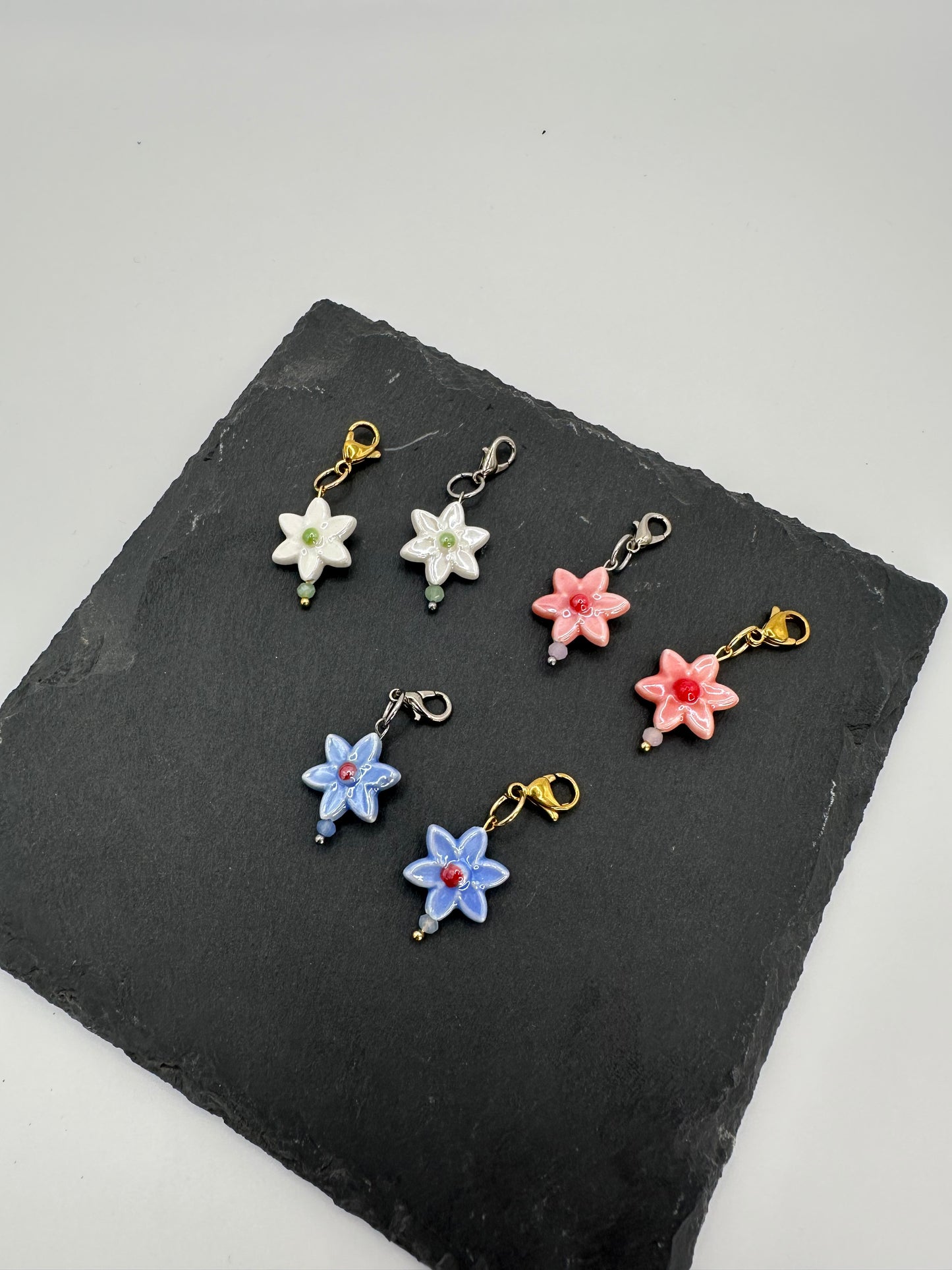 Charm lirio